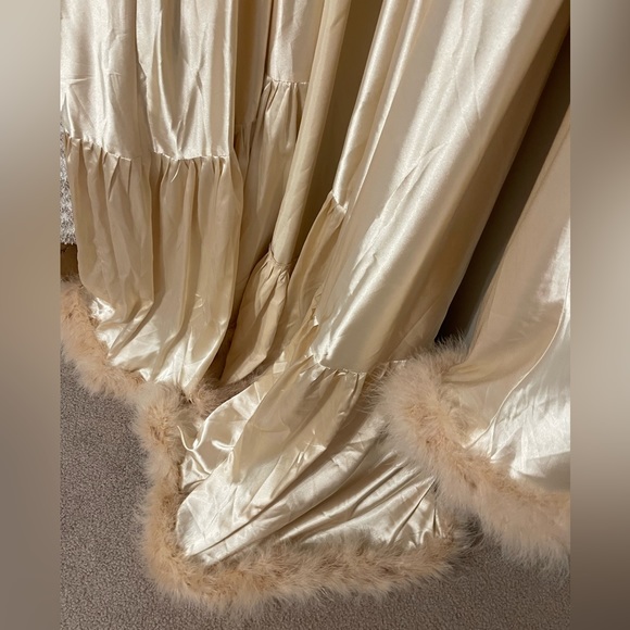 Elegant Cream Women's Robe - Picture 4 of 4